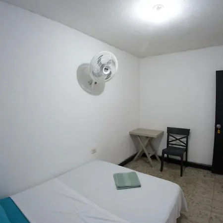 Hostal Bau Cali Exterior photo